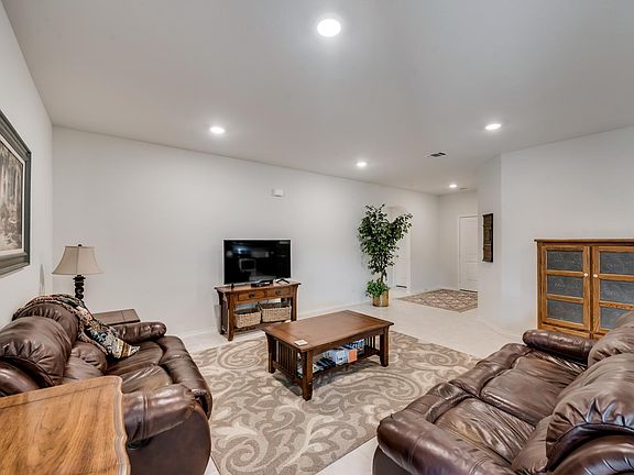 5th image of 809 Meadow Wood Ln