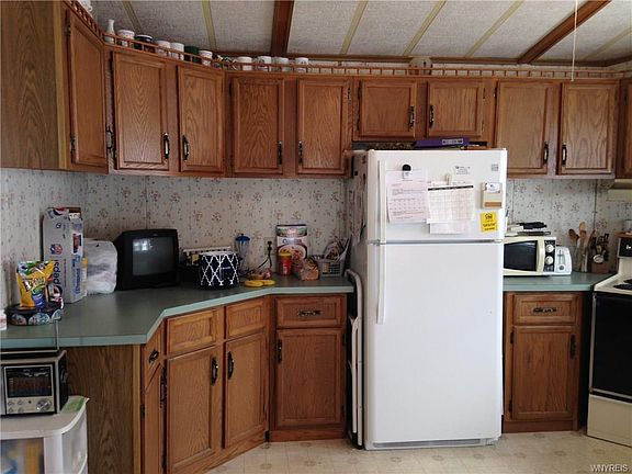 3rd image of 33 Wesley Dr