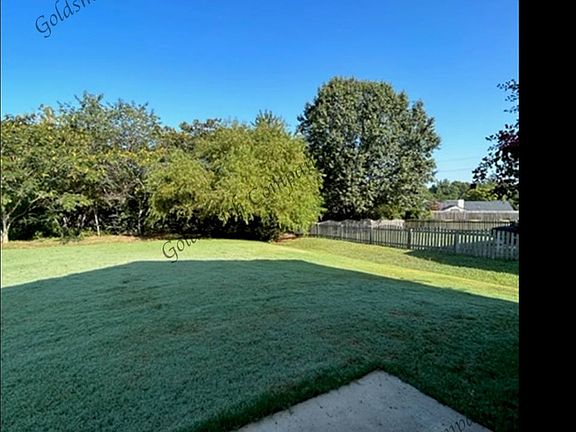 3rd image of 105 Willow Bend Dr