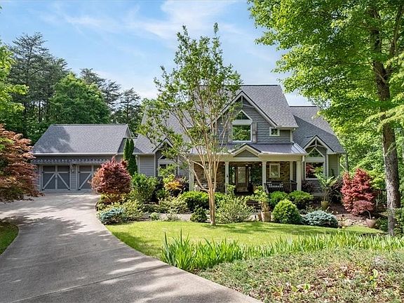 3rd image of 270 Mosswood Ln W