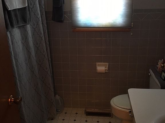 4th image of 1116 Nixon Dr