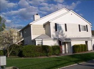 61 Magnolia Ln, Warwick, NY 10990