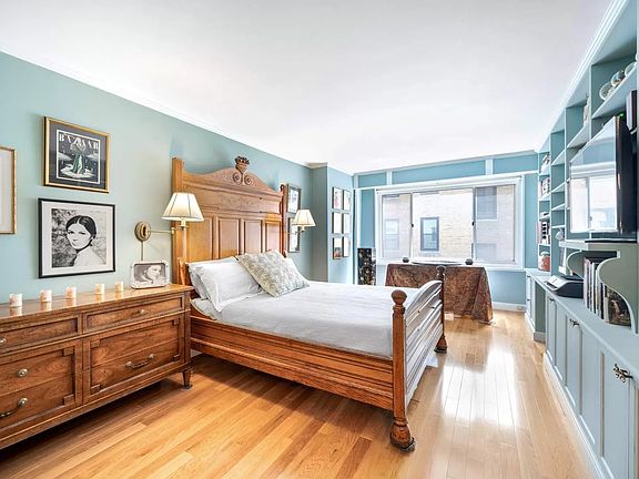 5th image of 30 E 65th St APT 10D