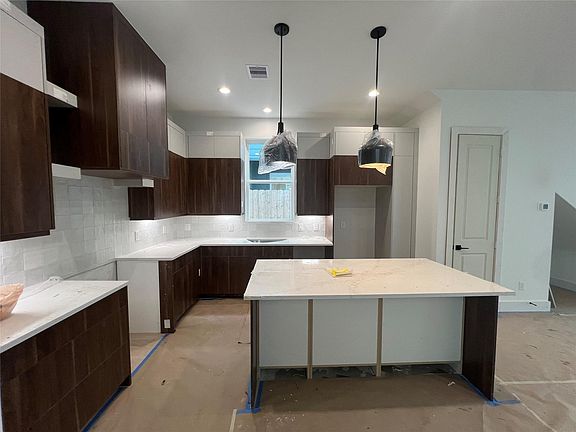 5th image of 5339 Larkin St