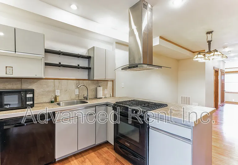 2802 E Fairmount Ave — Photo 9