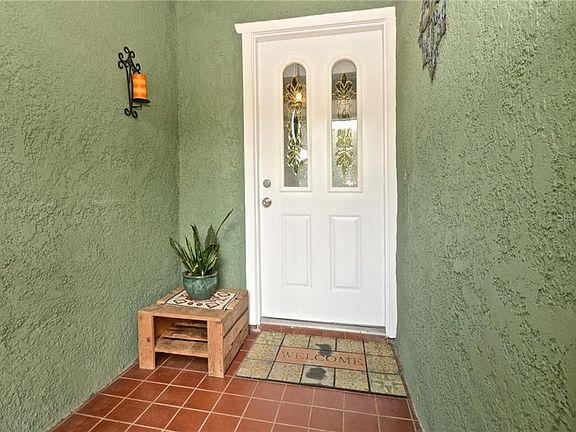 4th image of 102 N Aurora Dr