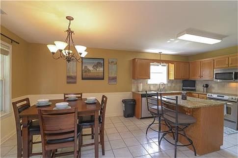 5th image of 2118 Geneva Dr