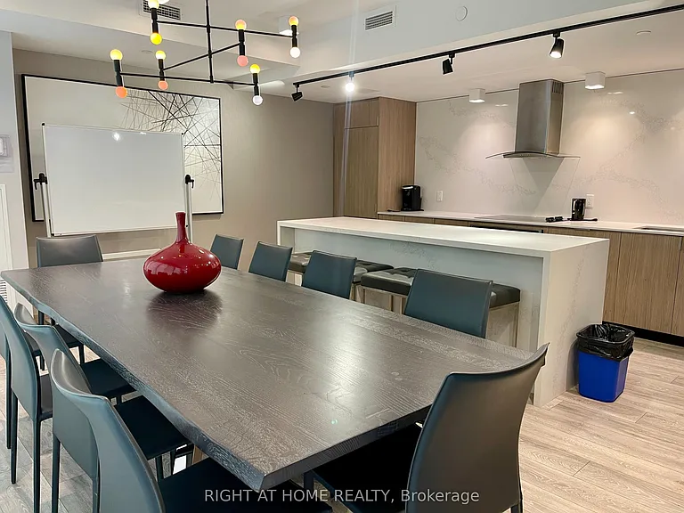 215 Queen St W #2407 — Photo 18