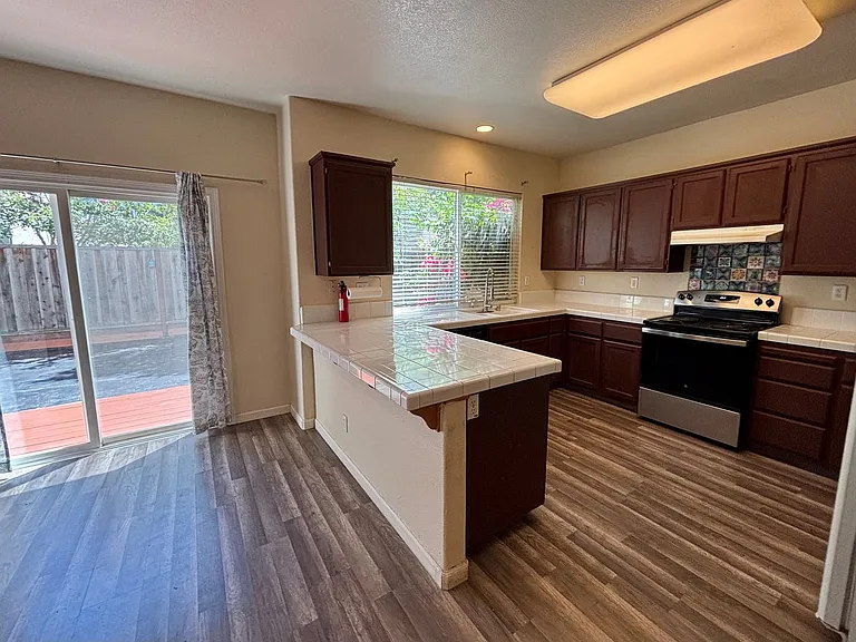 1830 Highland Way — Photo 5