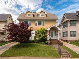 1230 Hathaway Ave, Lakewood, OH