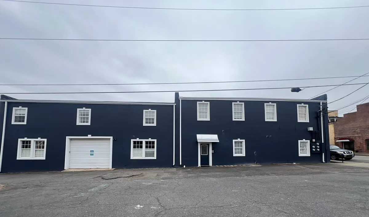 Building Photo - 113 E Commerce St #3