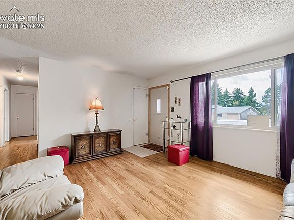 5th image of 4618 Ridgeglen Rd