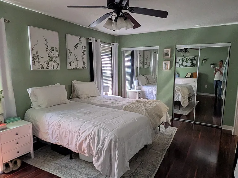 212 East Ct — Photo 12