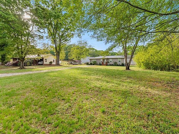 3rd image of 104 Leah Dr