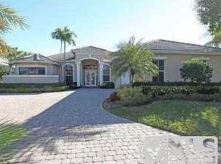 42 Bermuda Lake Dr, Palm Beach Gardens, FL 33418