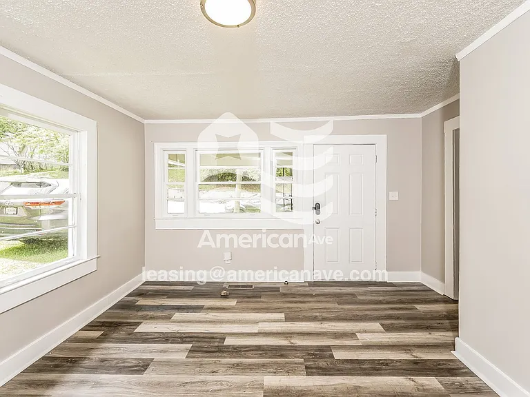 1378727_002_living_room_13712357.jpg