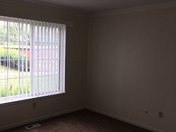 4th image of 451 Fox Hills Dr S APT 7