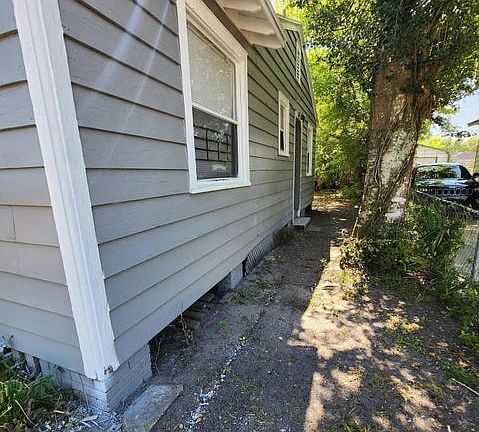 3rd image of 404 W 24th St