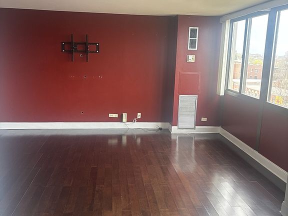 2nd image of 4800 S Lake Park Ave APT 605