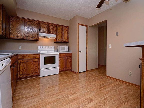 4th image of 2608 Jack Pine St