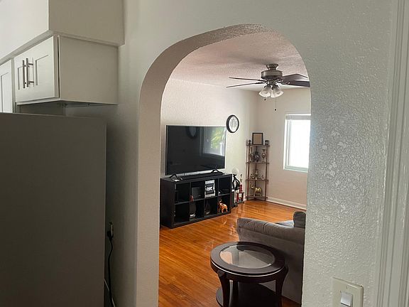 5th image of 1407 Sunset Dr APT D