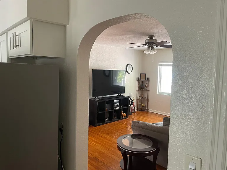1407 Sunset Dr #D — Photo 6