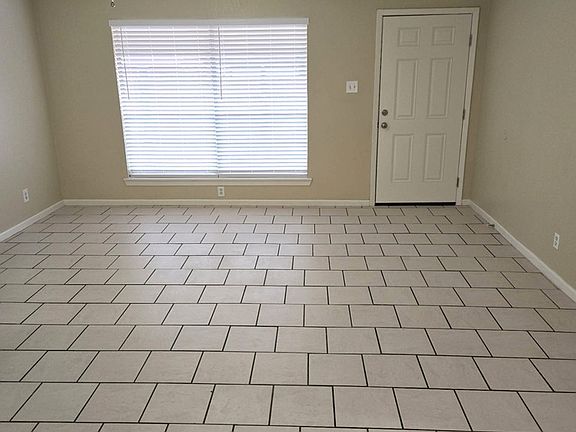 4th image of 123 N Glenwood Dr APT B