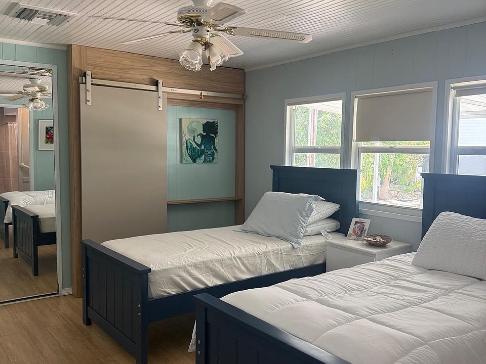 1st image of 513 N Ruby Ave