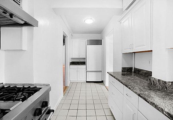 4th image of 117 E 77th St APT 10A