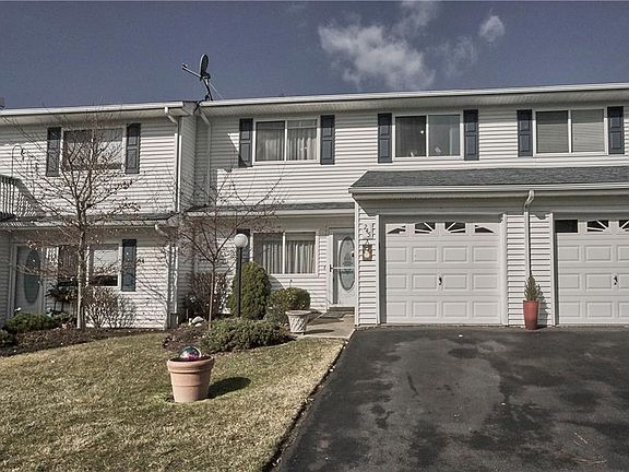 3rd image of 245 Tamerisk Ln