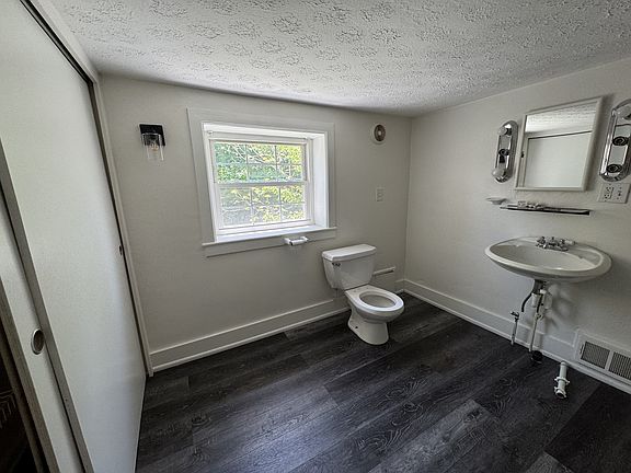 4th image of 1034 Meredith St