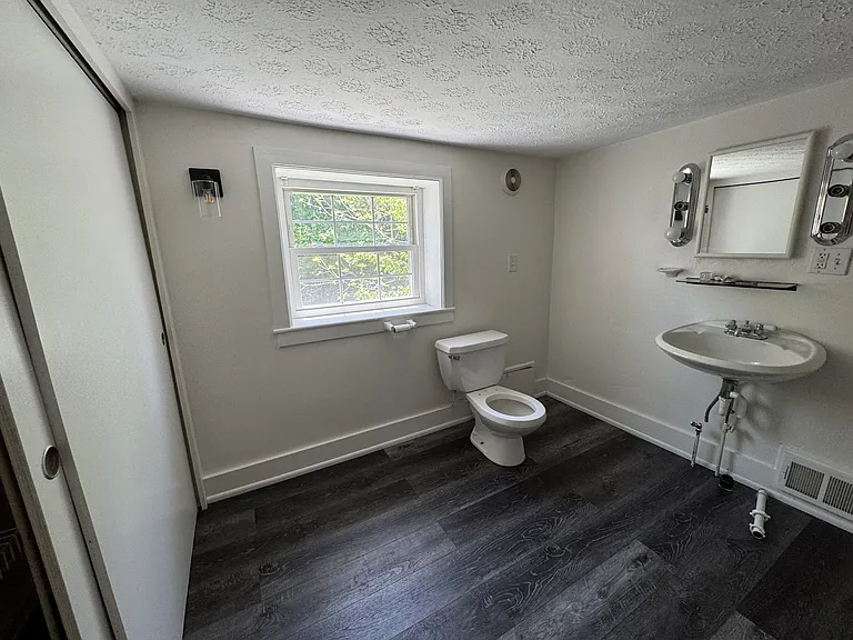1034 Meredith St — Photo 19
