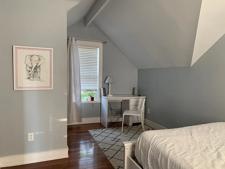 730 W Howe St — Photo 11