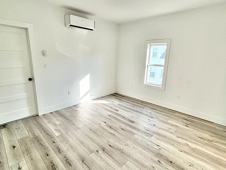 217 Saint John St — Photo 4