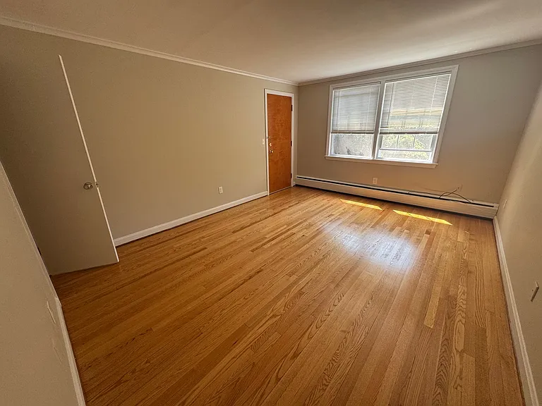 Sedgwick & Woodrow Apartments — Photo 9