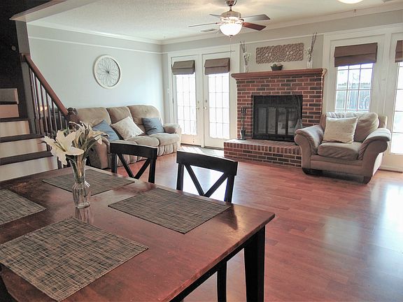 3rd image of 4703 Glencoe Ln