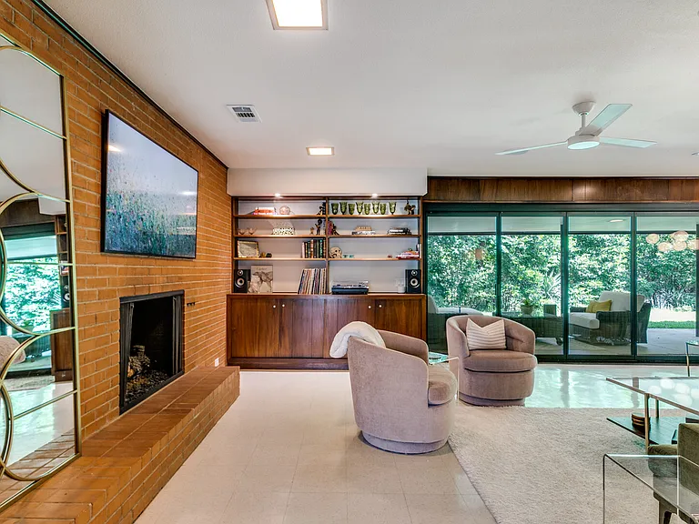 Royal Springs Dr — Photo 12