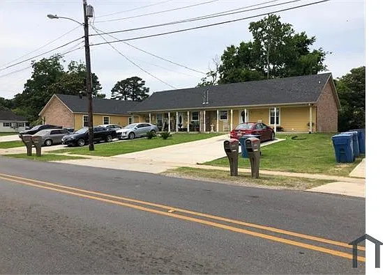 3 bed, 900 sqft, $1,200 — Photo 3