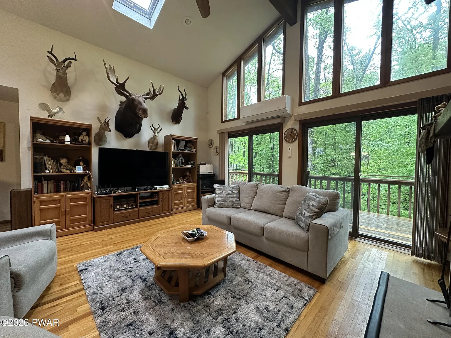 3 bed, 2.0 bath, 1548 sqft, $3,500 — Photo 2
