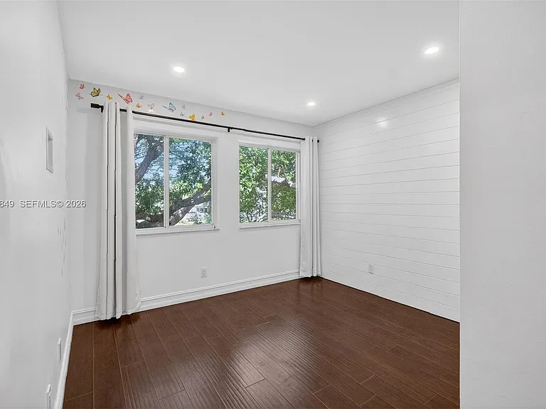 1603 W Harmony Lake Cir — Photo 39