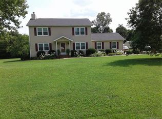 2733 Devonshire Rd, Newton, NC 28658