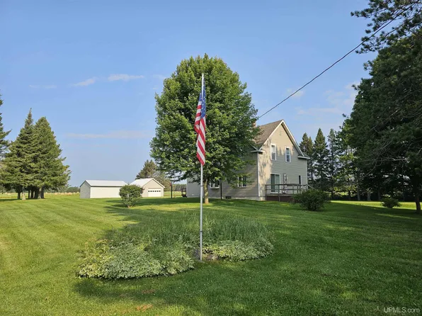 10523 Ll Rd, Rapid River, MI 49878