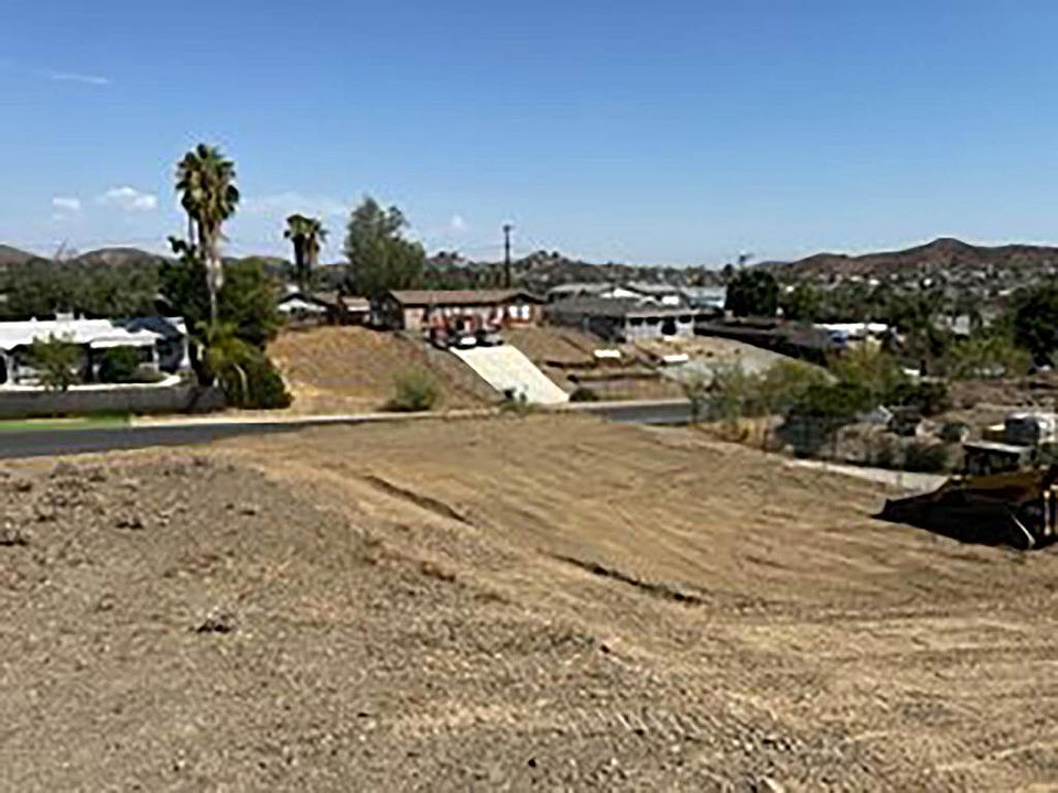 1st image of 28577 Hampshire Dr
