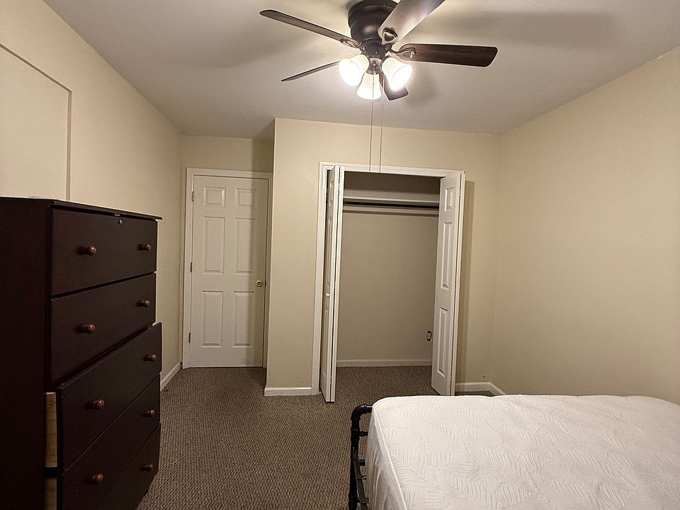 2nd image of 923 E 220th St Floor 1