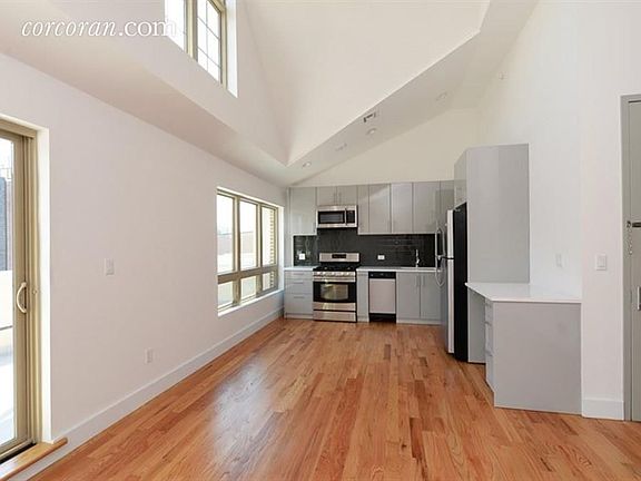 4th image of 878 Metropolitan Ave