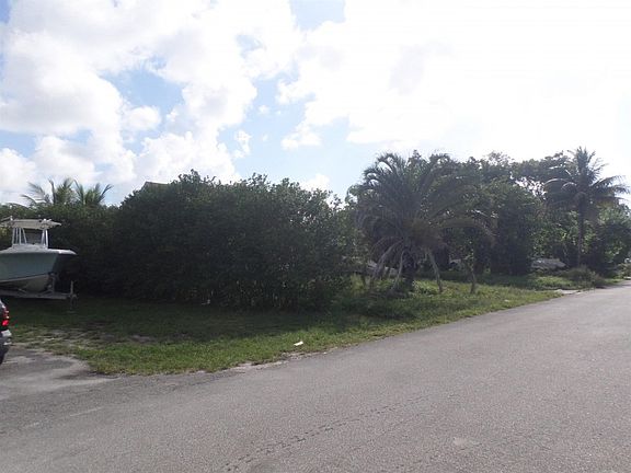 3rd image of 5053 Woodland Dr