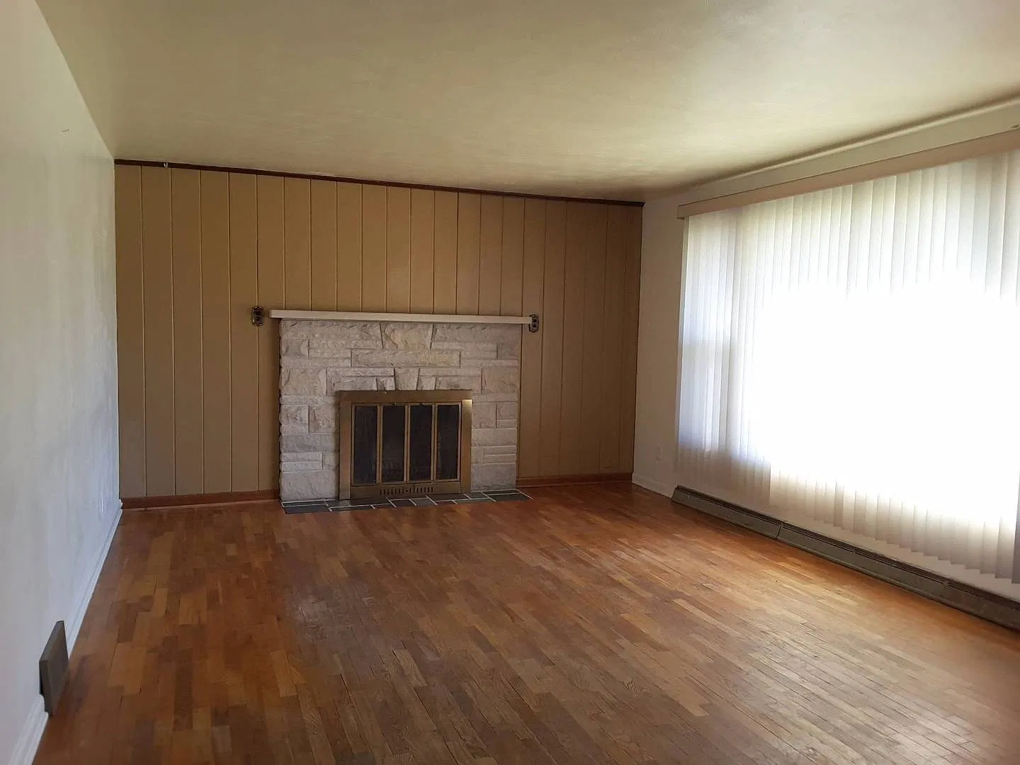 Beautiful 3 Bedroom Brick Home in Osceola! — Photo 2