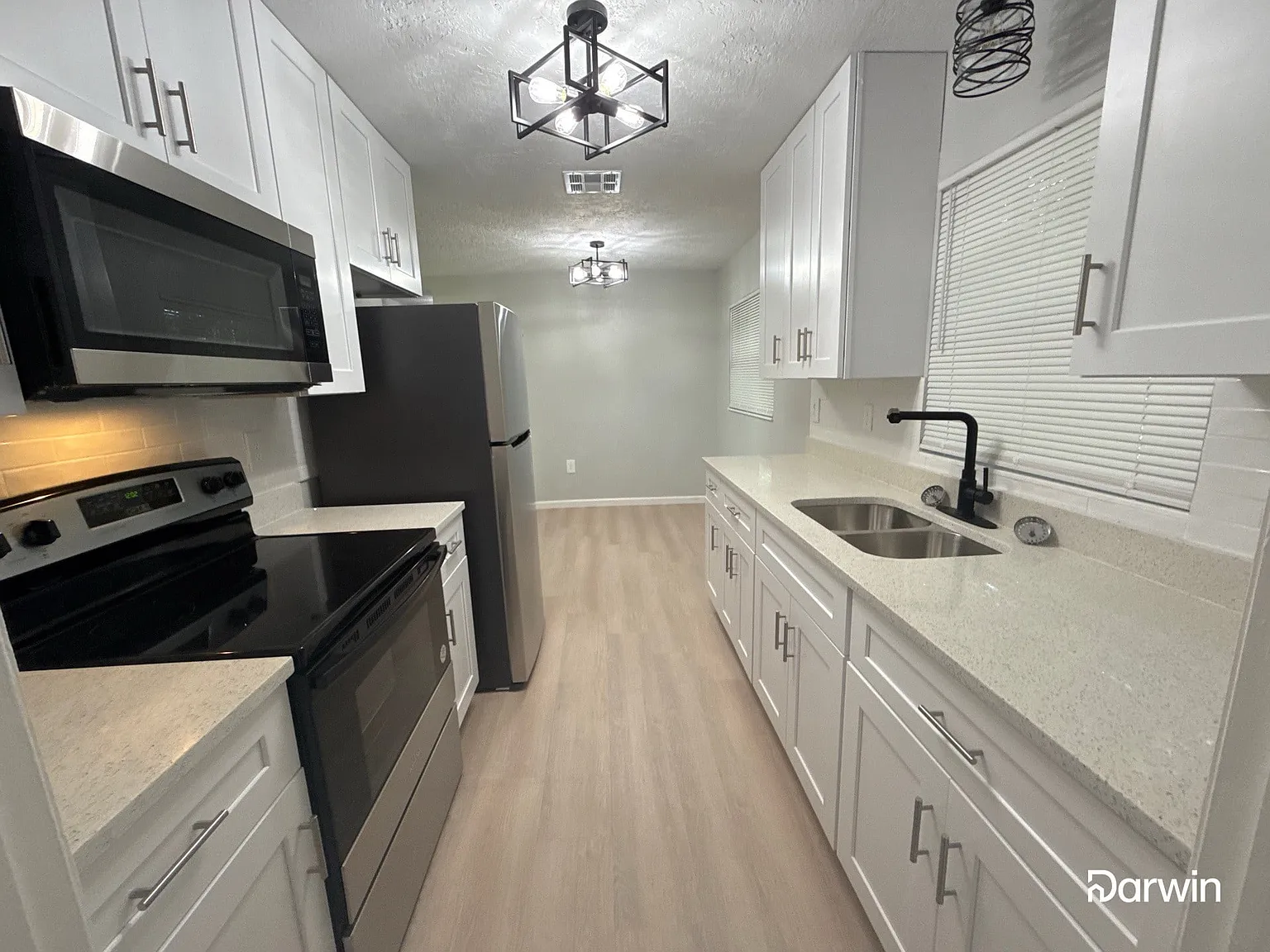 3 bed, 1.0 bath, 1197 sqft, $1,570 — Photo 3