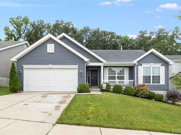 749 Winding Bluffs Dr, Fenton, MO 63026