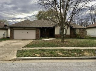 5588 W Lombard St, Springfield, MO 65802